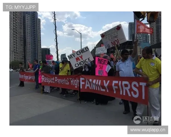 瓦伦西亚球迷抗议持续,球队主场氛围受影响,对赛季氛围造成压力 瓦伦西亚球迷抗议持续,球队主场氛围受影响,对赛季氛围造成压力