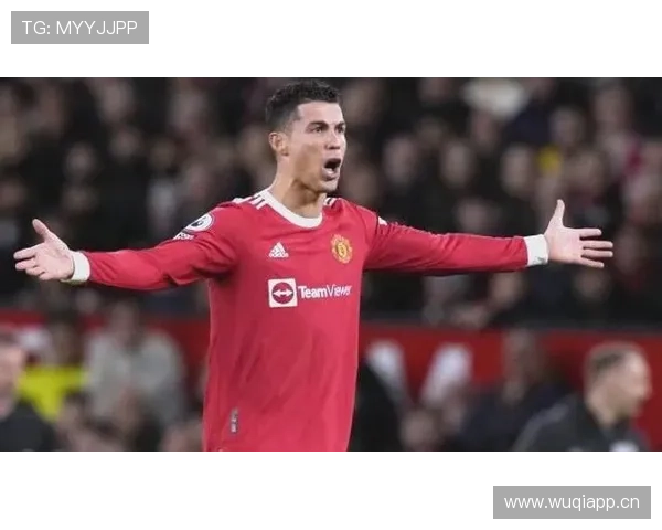 曼联赛季关键问题剖析:战术摇摆不定与C罗依赖如何破坏球队凝聚力? 曼联赛季关键问题剖析:战术摇摆不定与C罗依赖如何破坏球队凝聚力?