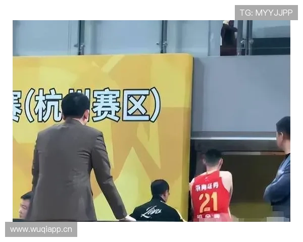 胡金秋场上像打怪，场下天天准点躺平，这反差到底谁顶得住？