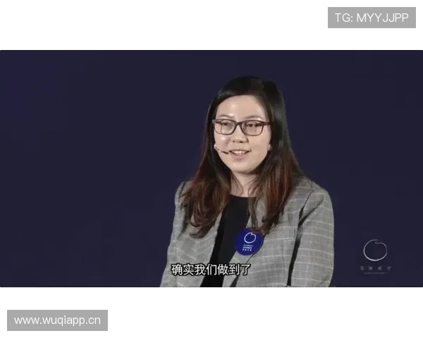 看到张楠机场那堆行李我就尴尬了，随手一个牌子能把我工资吃光